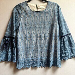 Lili Sidonio by Molly Bracken lace bell sleeves lace blouse Sz M 18” PTP